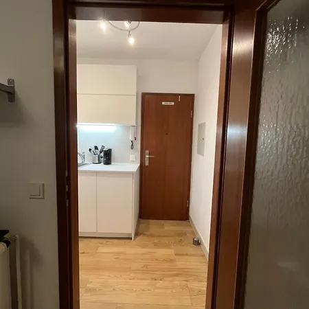 Apartment, Monteurwohnung Mit Balkon In
